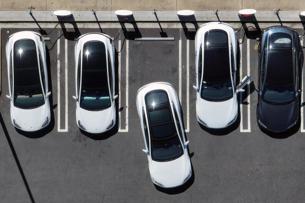 تسلا تتصدر مبيعات السيارات الكهربائية عالمياً