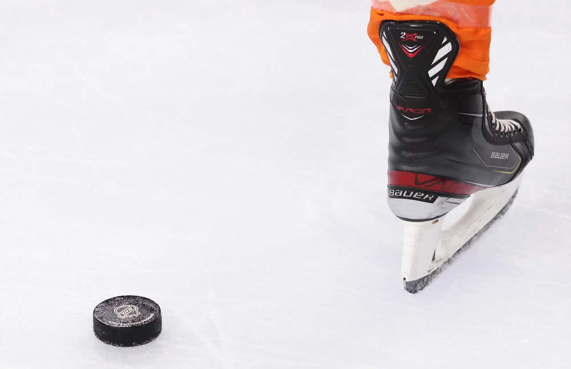 فوز فلايرز وتألق ميشكوف في دوري الهوكي الوطني