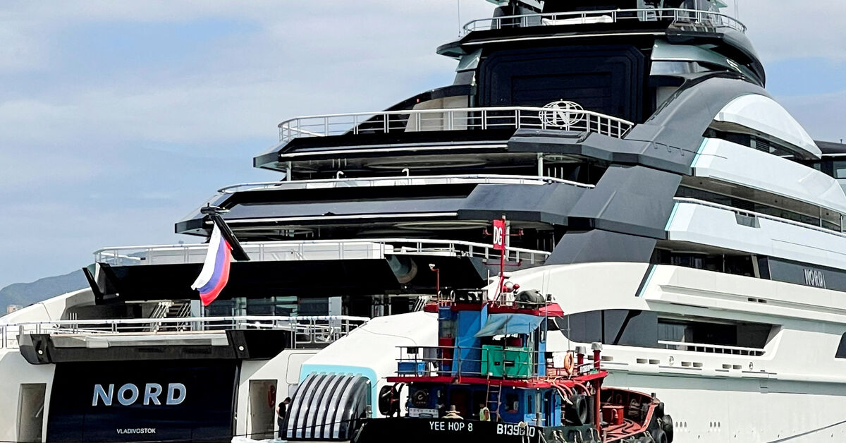 عبور يخت روسي عبر مضيق هرمز يثير تساؤلات