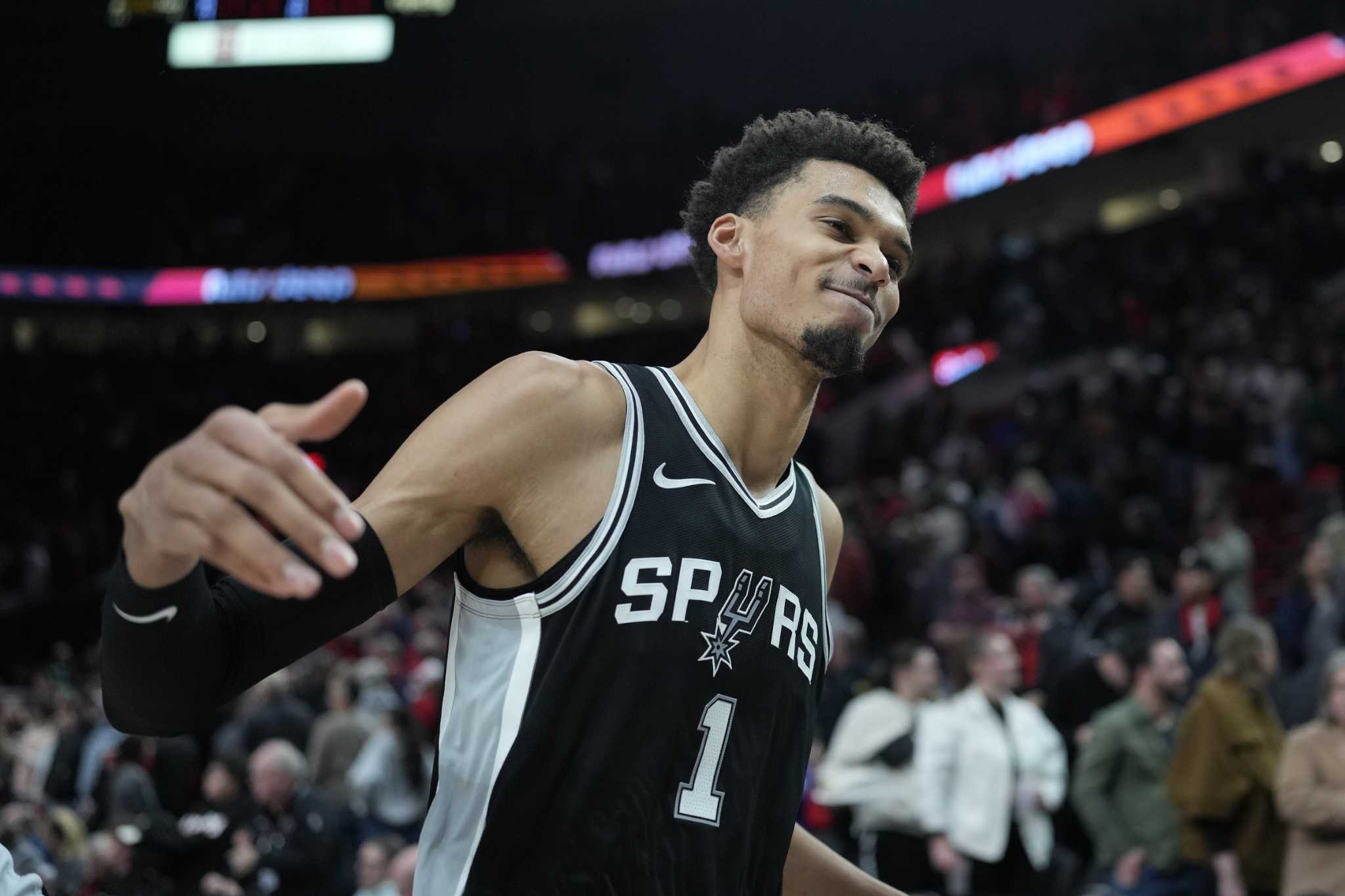 سبيرز يتفوقون على بلايزرز في عودة ويمبانياما