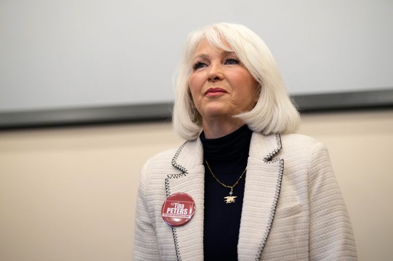 محكمة كولورادو تعيد النظر في حكم تينا بيترز