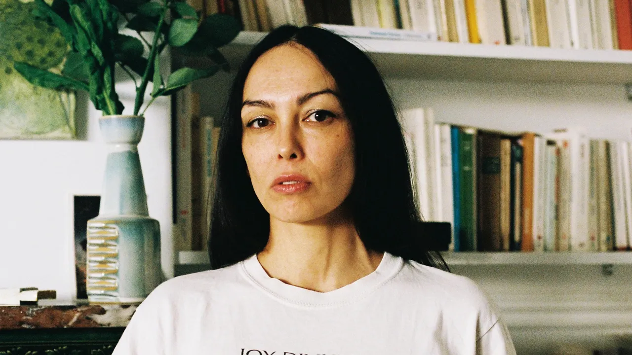 عودة لوليتا بيل إلى الأدب برواية "أنتيغون رين"