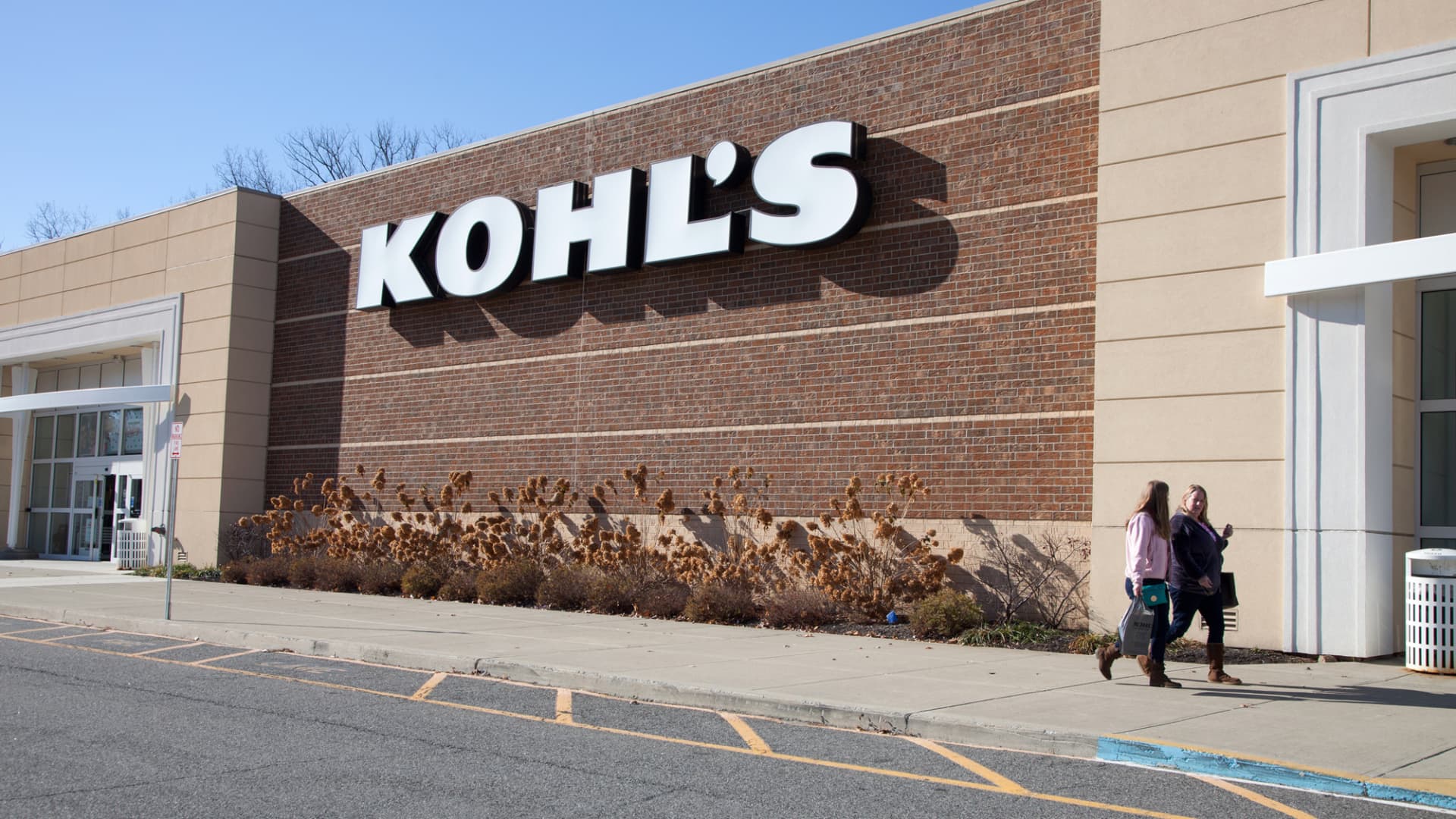 Kohl's Sales Improve Despite Revenue Decline