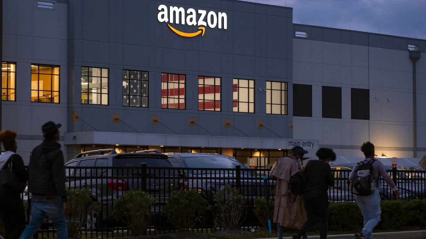 Amazon contraint de négocier avec les travailleurs de Staten Island
