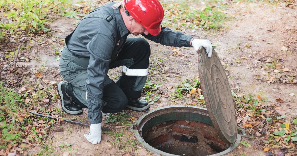 Giza Governor Inspects Water Drainage Operations