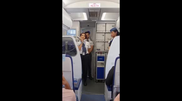 إعلان طيار عن قهوة مجانية يثير تفاعلاً واسعاً