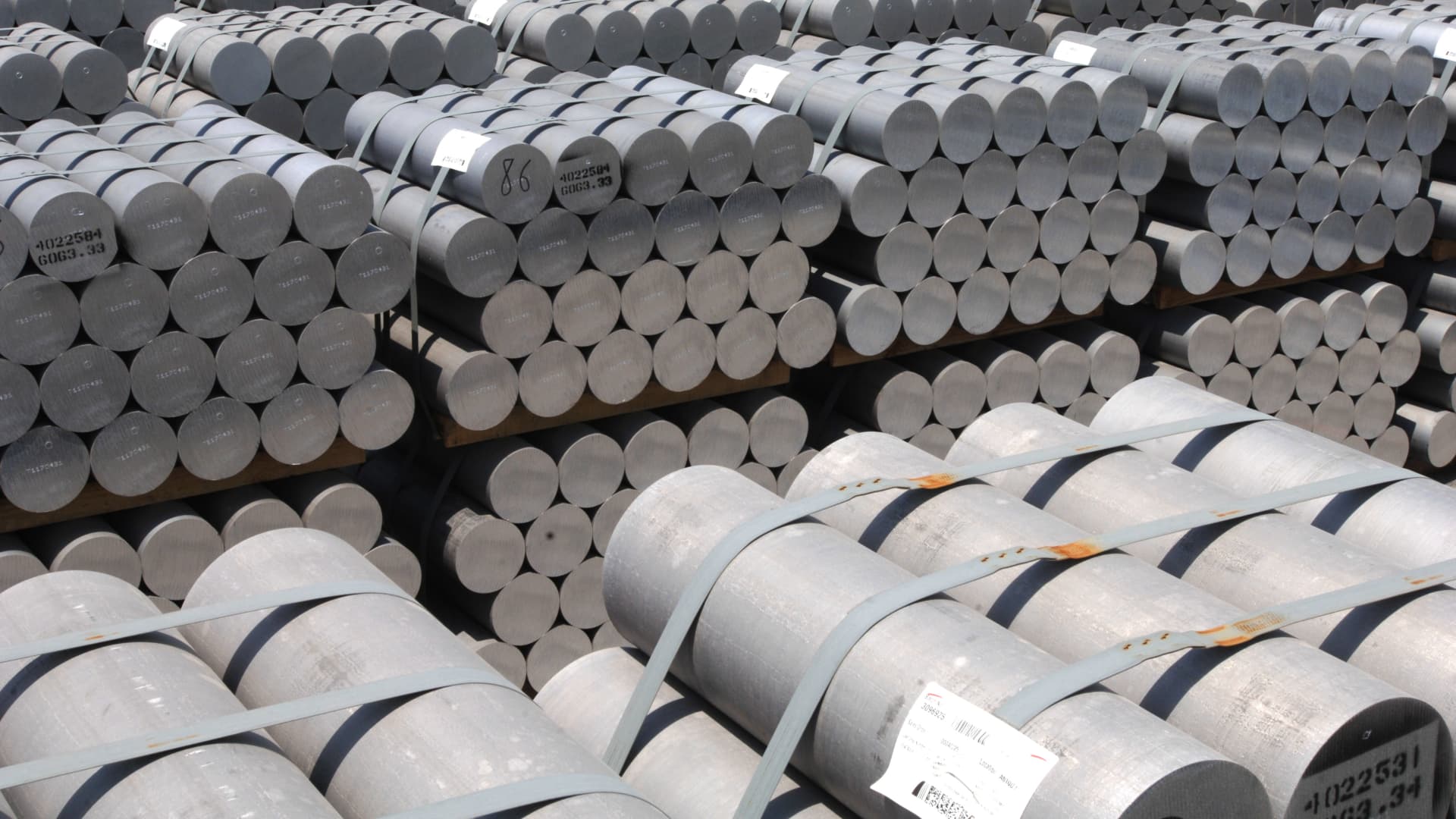 Attaques iraniennes sur l'aluminium : inquiétude mondiale