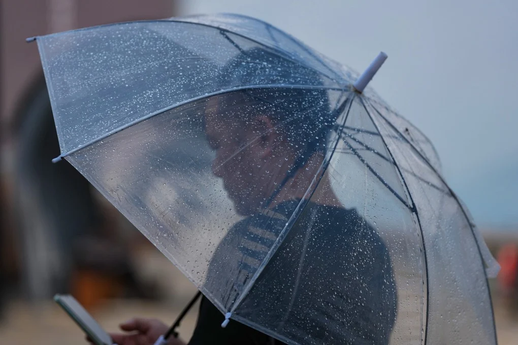 أمطار رعدية في هونغ كونغ خلال مهرجان تشينغ مينغ