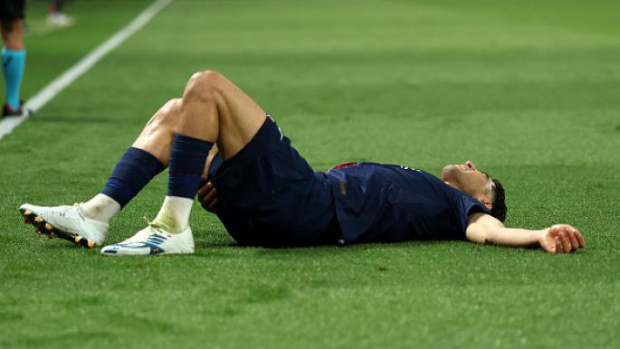 إصابة حكيمي تثير القلق في باريس سان جيرمان