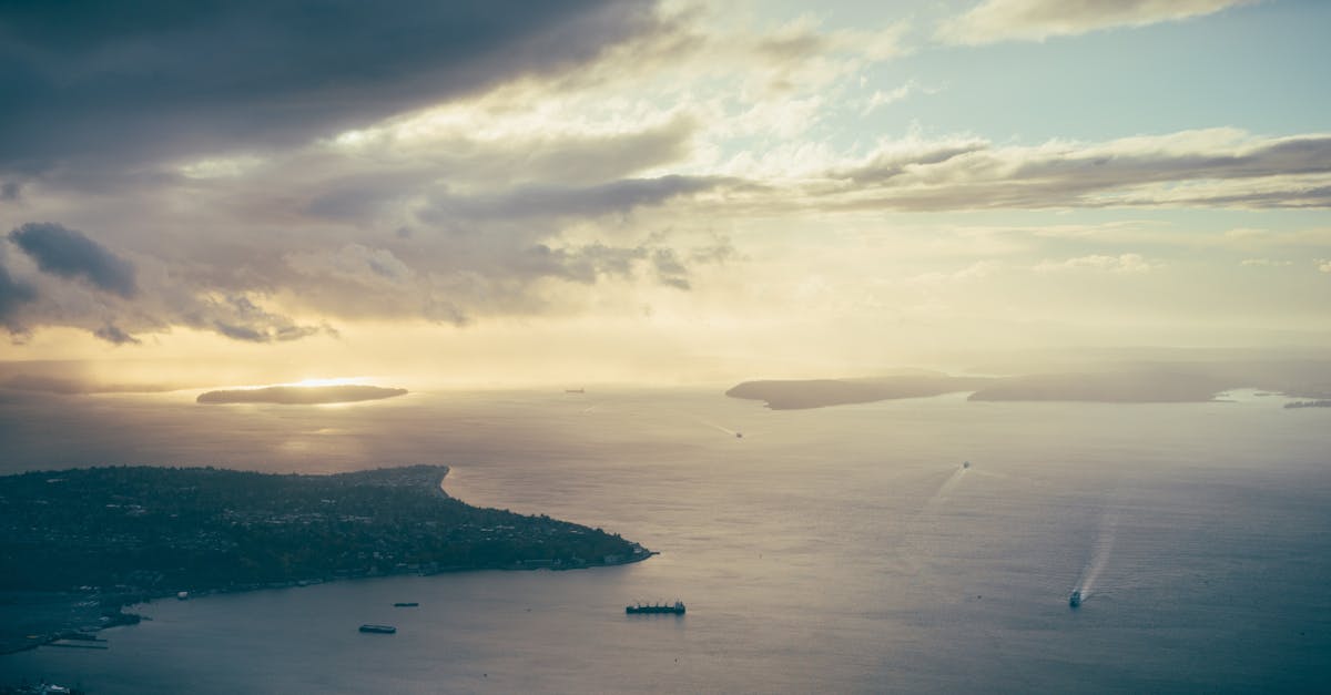 إسقاط مسيّرة أمريكية واستهداف سفينة إسرائيلية في إيران