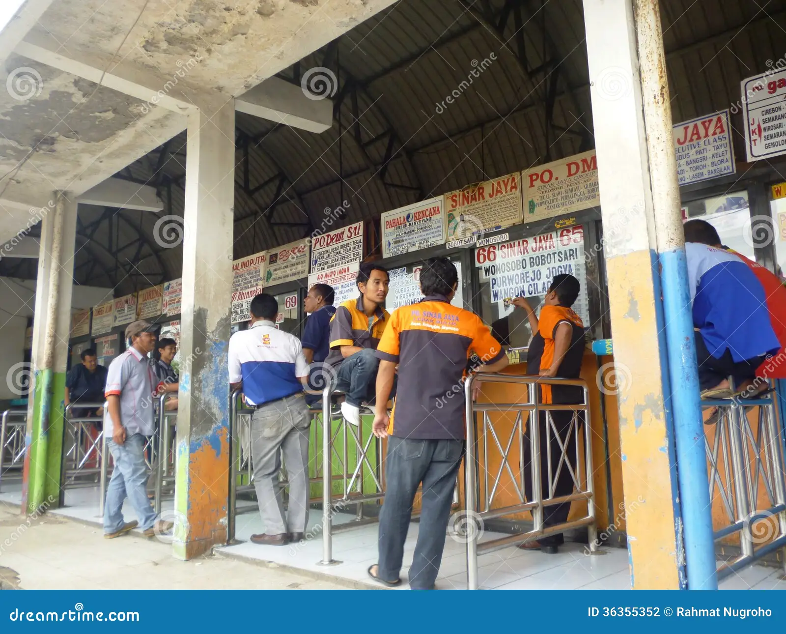 Record 2485 Travelers Return at Lebak Bulus Station