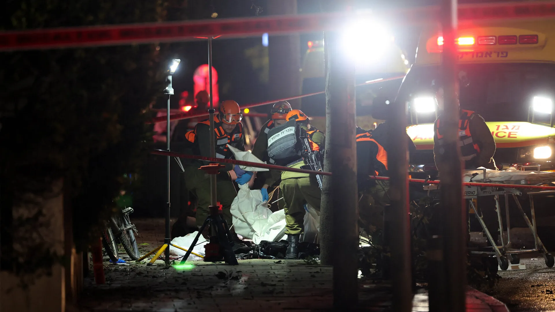 Interroger un journaliste indien sur la vulnérabilité des abris