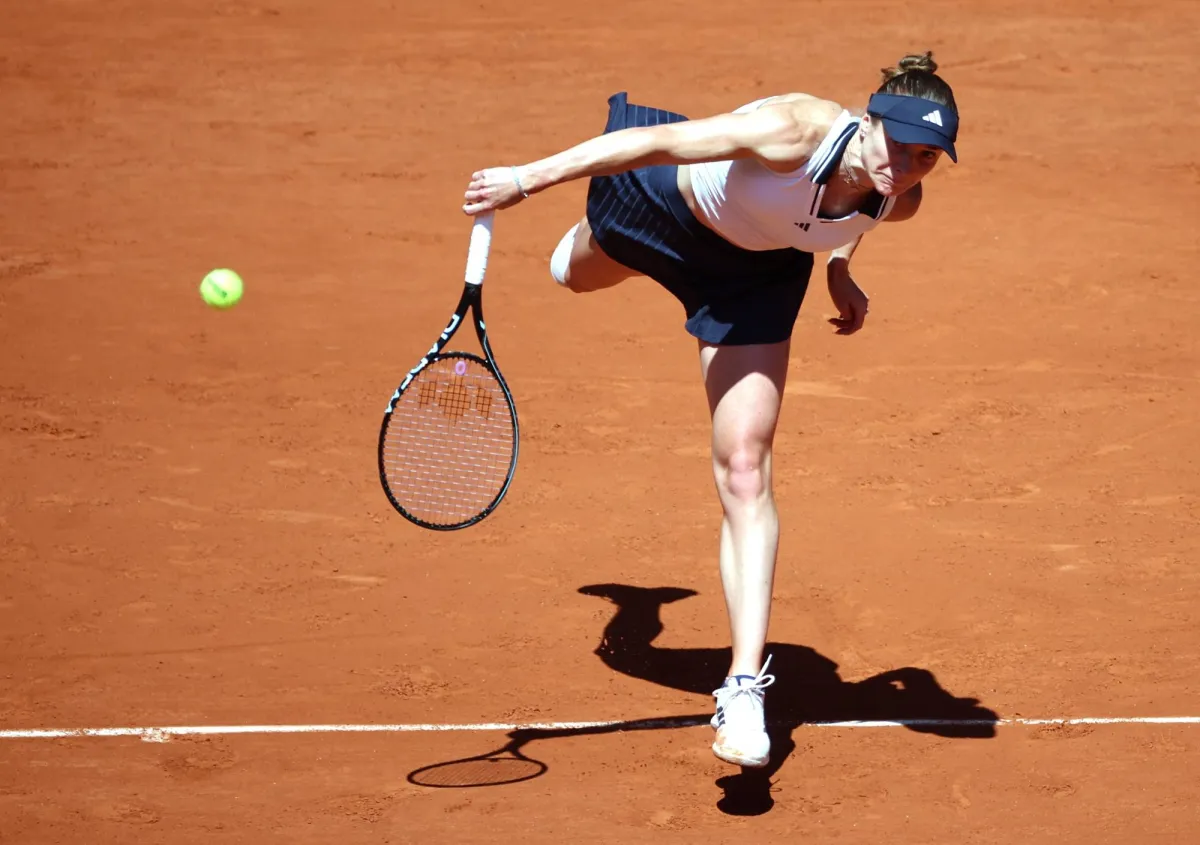 Svitolina advances to third round at Roland Garros