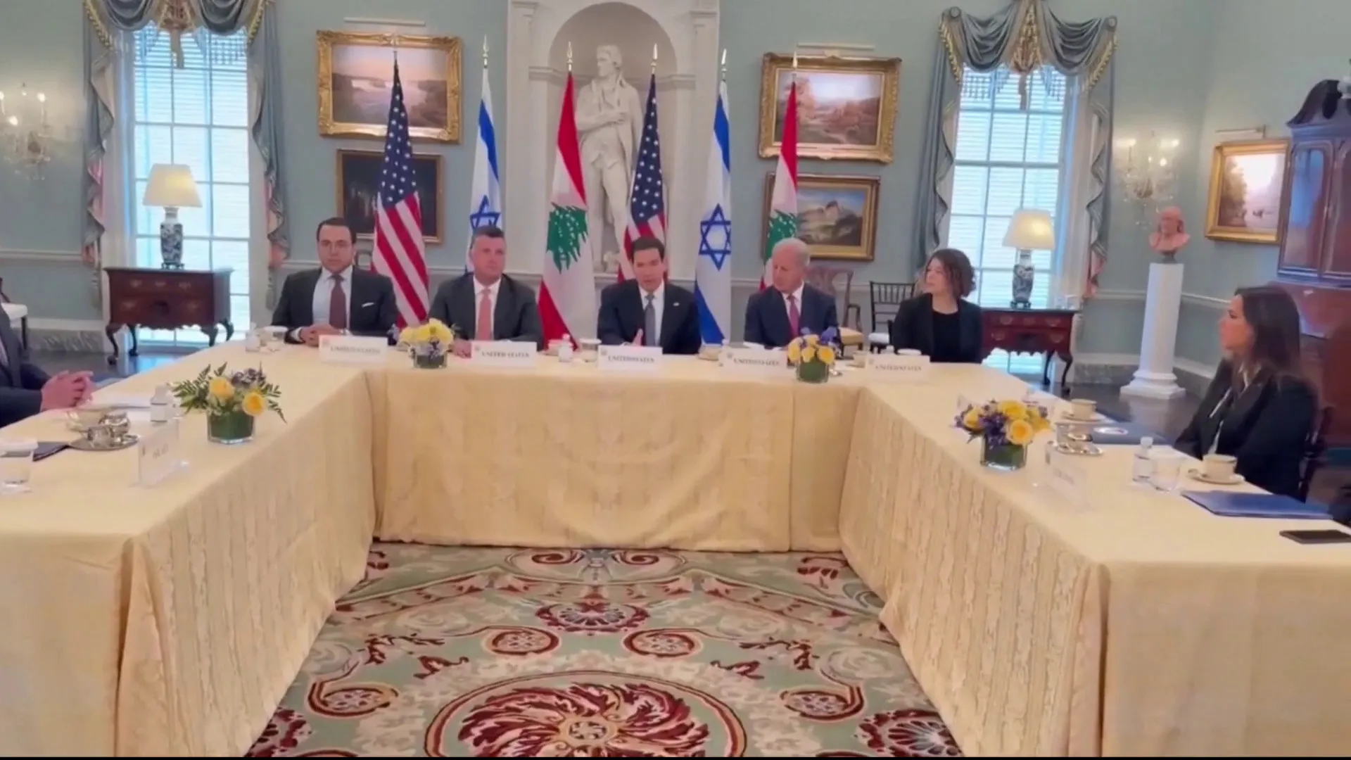 فتح مسار أمني مع إسرائيل يثير جدلاً في لبنان