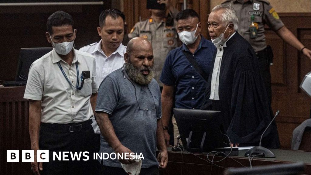 Summon former Papua governor's driver in corruption case