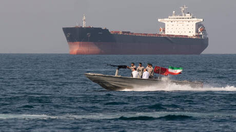 التوترات في مضيق هرمز وتأثيرها على التجارة العالمية