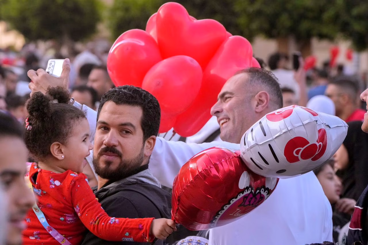 عيد الفطر يعزز قيم الرحمة والتسامح