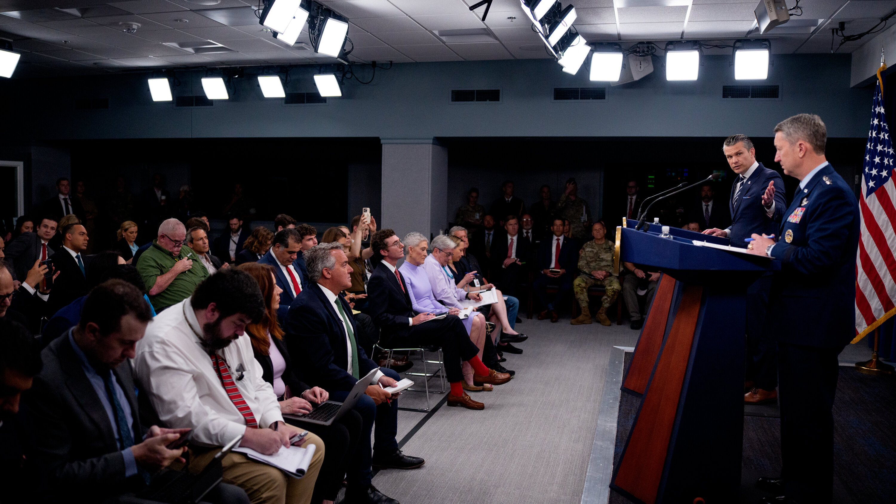 البنتاغون يخطط لضرب إيران لتفادي جرائم الحرب