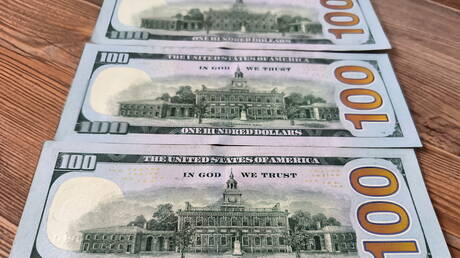 تراجع الدولار بعد اتفاق هدنة بين واشنطن وطهران