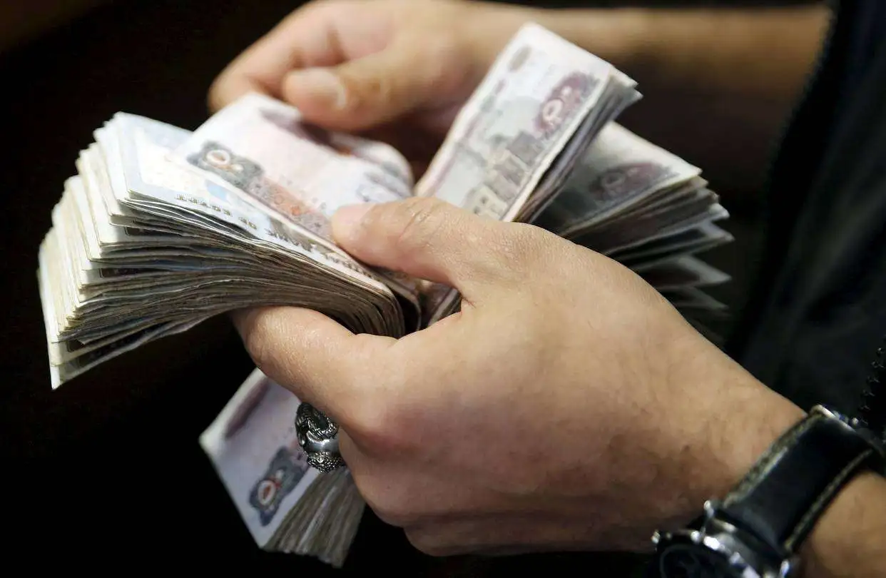 مصر ترفع الحد الأدنى للأجور إلى 8 آلاف جنيه شهرياً