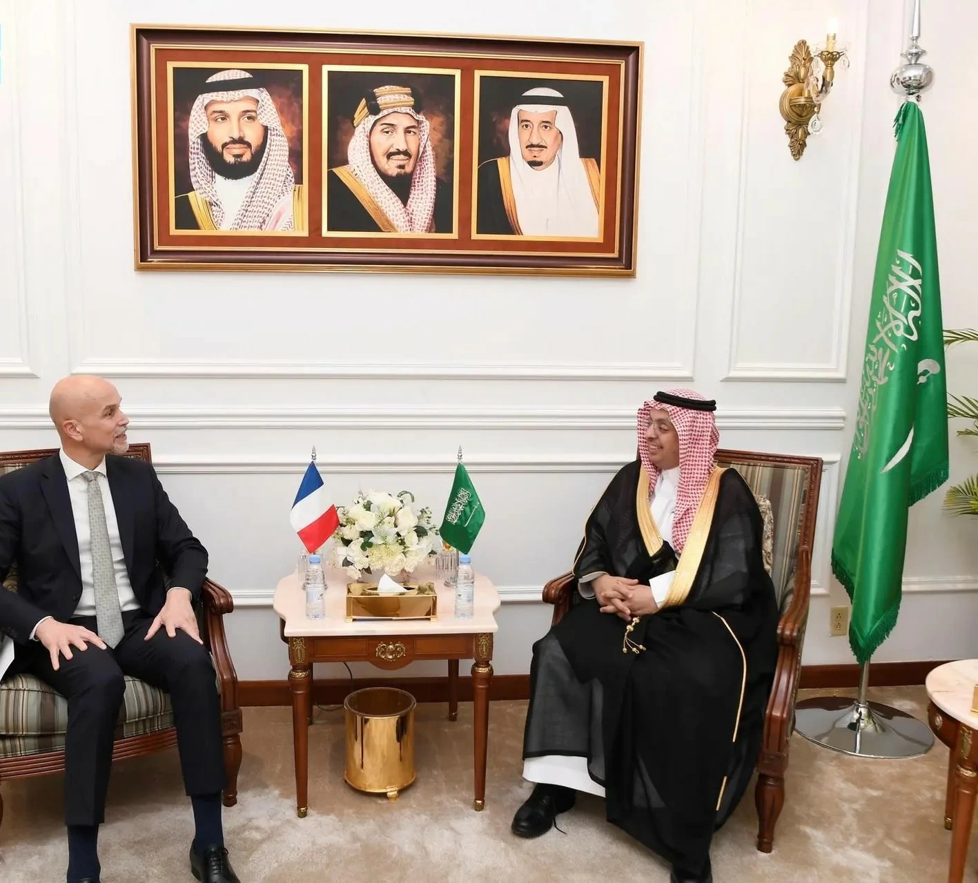 Accueillir le consul général français à Djeddah pour renforcer les relations