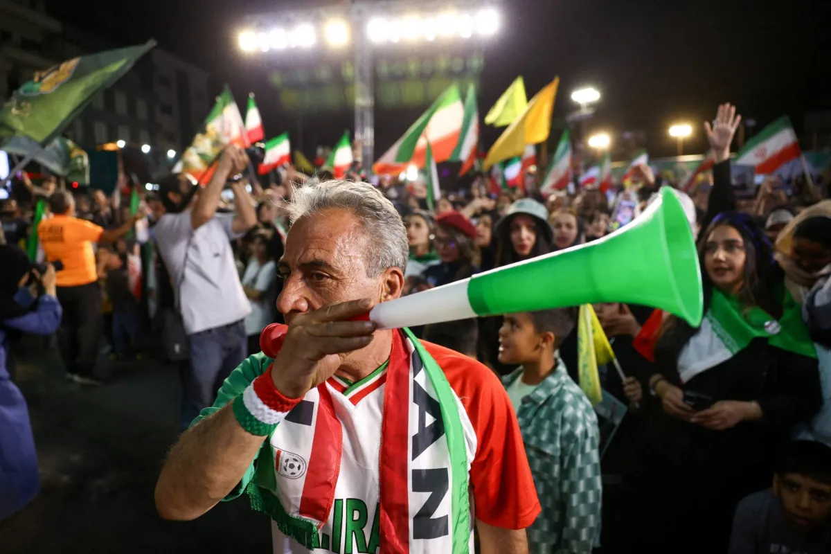 إيران تودع منتخب كأس العالم في احتفال حاشد رغم تأشيرات الدخول