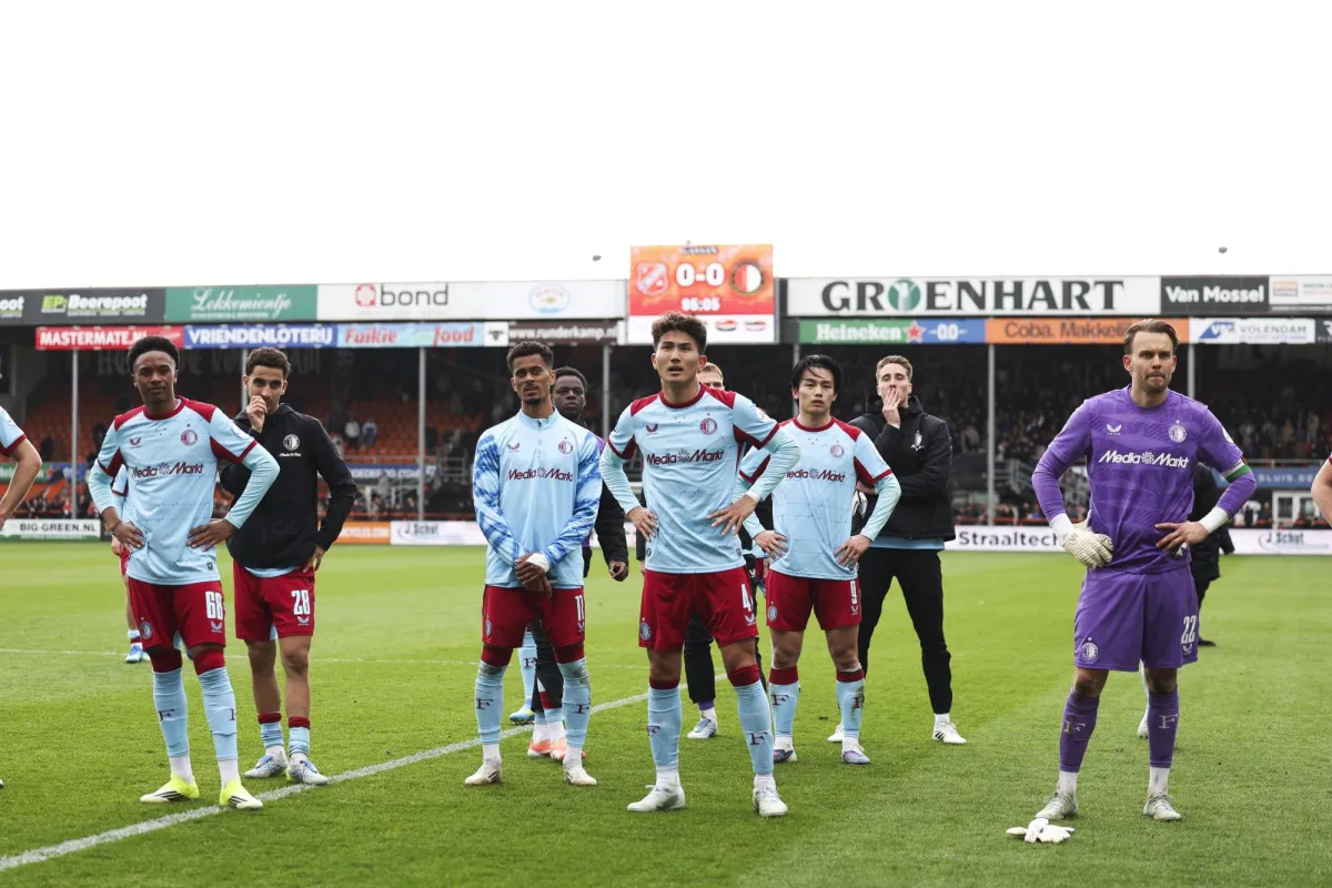 PSV Eindhoven remporte la Ligue néerlandaise après le match nul de Feyenoord