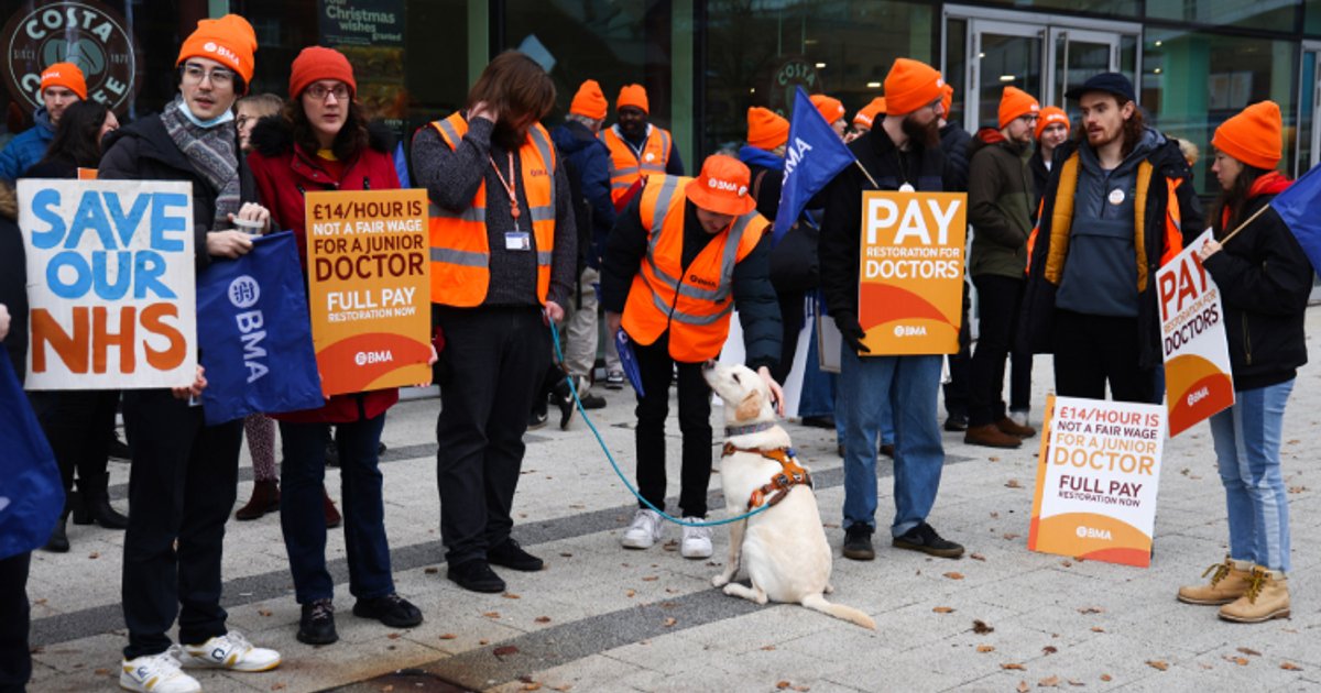 إضراب الأطباء في إنجلترا وتأثيره على الرعاية الصحية