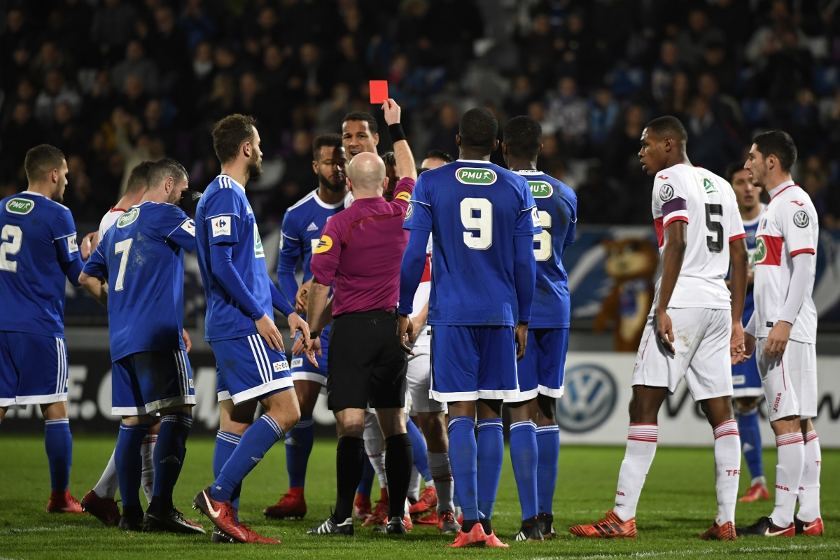 حادثة إشهار 24 بطاقة حمراء في مباراة فرنسية