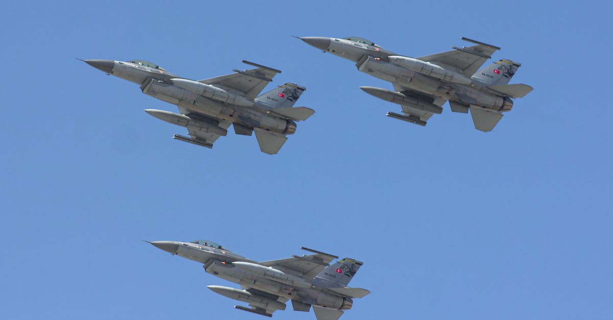 الإمارات تتصدى لهجمات إيرانية بالصواريخ والطائرات المسيرة