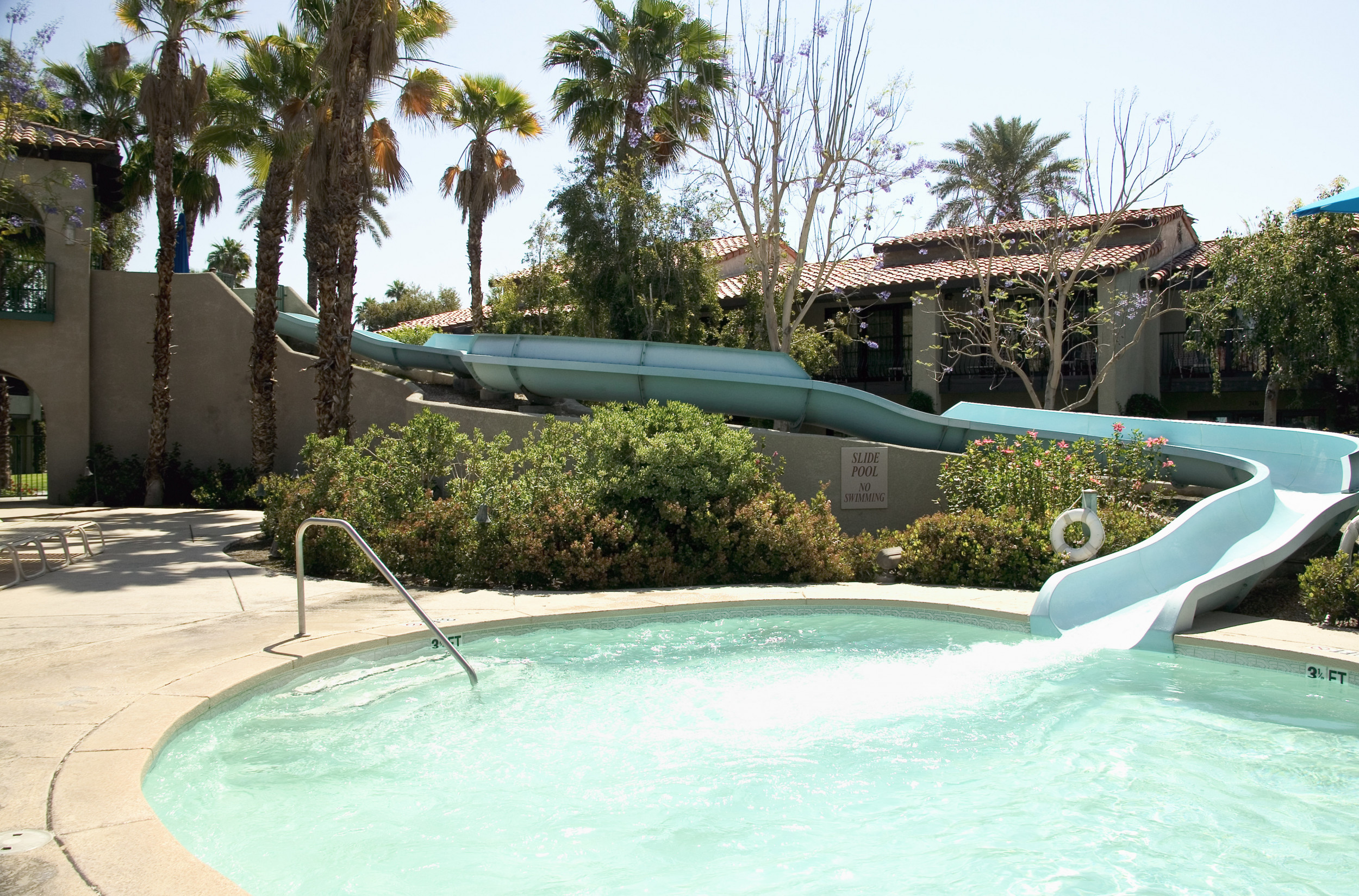 حادثة غرق مأساوية في لندن: وفاة أم وطفلها