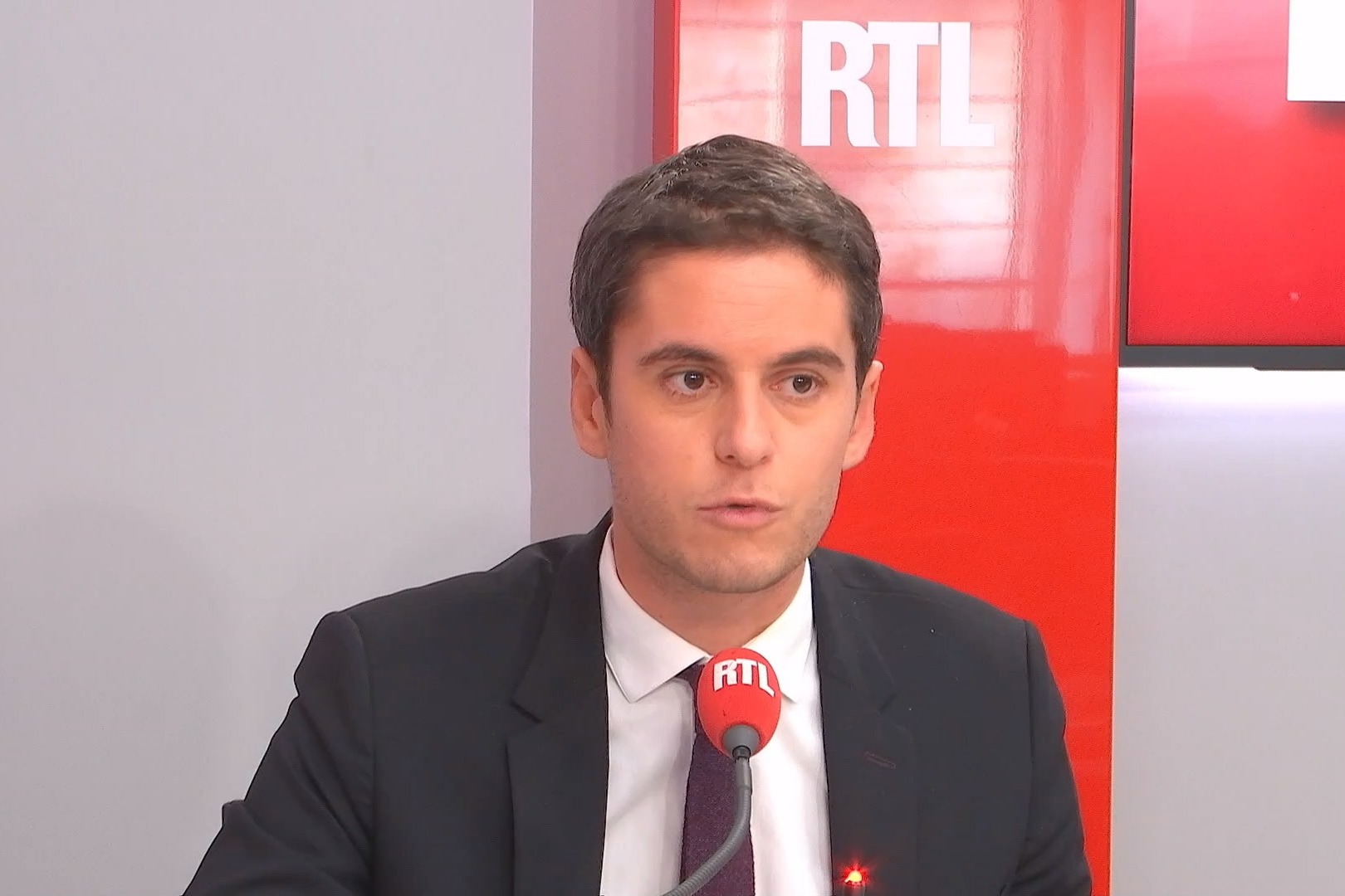 تعزيز الثقة بين الحكومة والشعب الفرنسي من خلال جولة حوارية