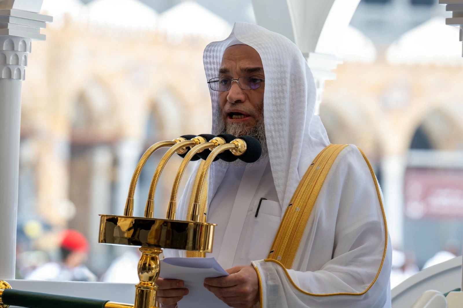 خطيب المسجد الحرام يدعو لإعمار الأرض والتمتع بالرزق