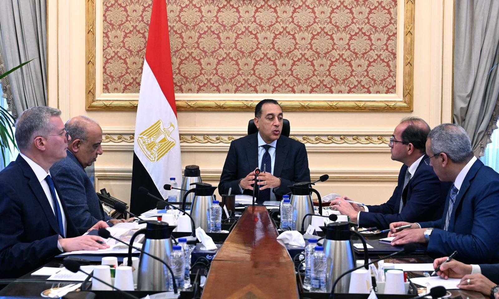 اجتماع حكومي لتأمين التمويل للمنتجات البترولية