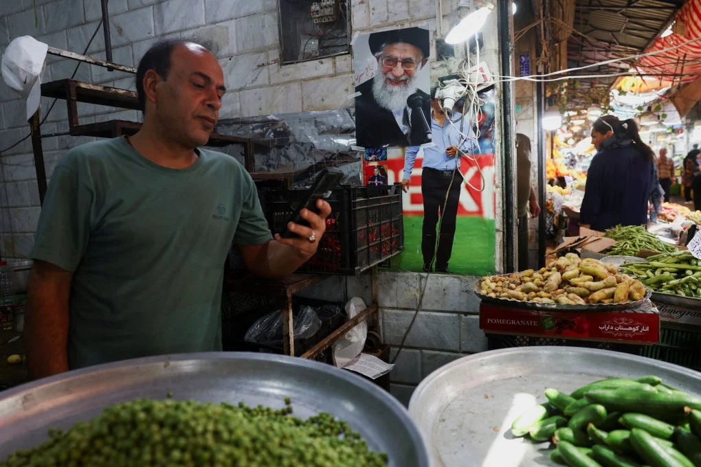 إيران تُعلن عن جنازة خامنئي وتأثيرها على المنطقة