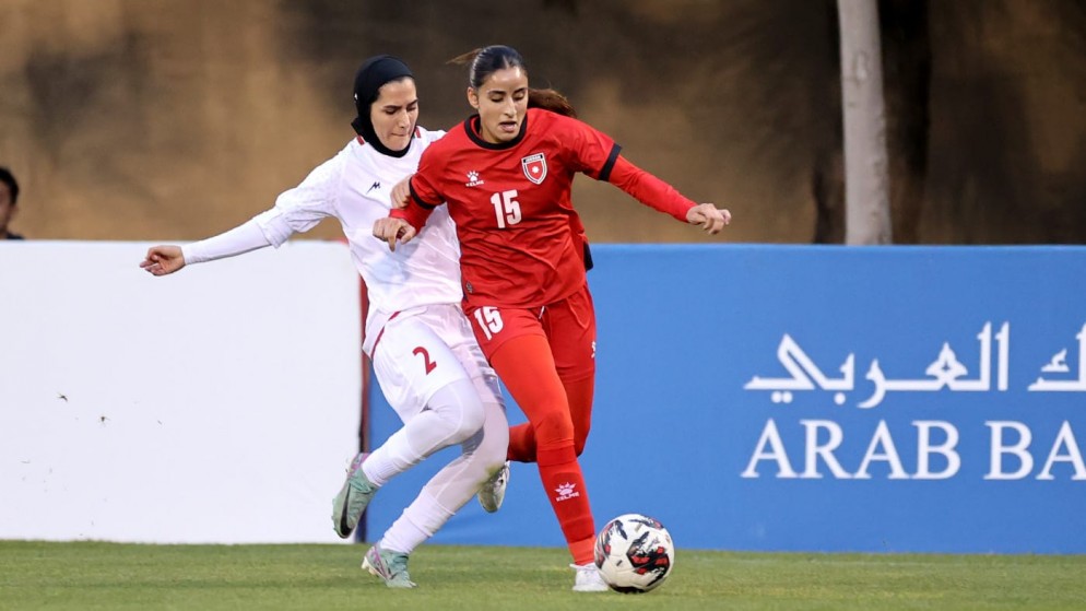 Jugadoras iraníes enfrentan críticas por su silencio en Australia