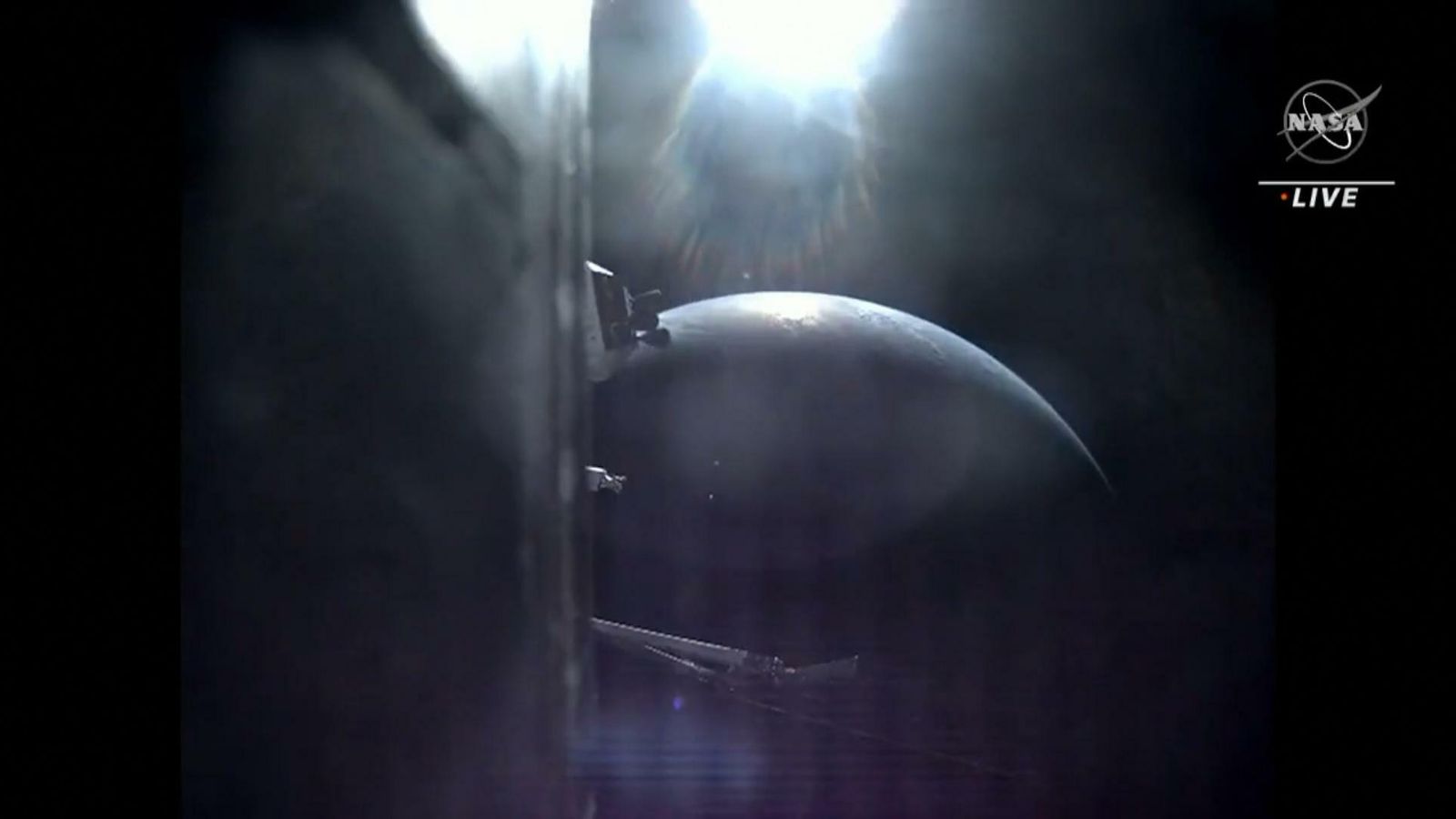 ناسا تكشف عن صورة نادرة لغروب الأرض خلف القمر