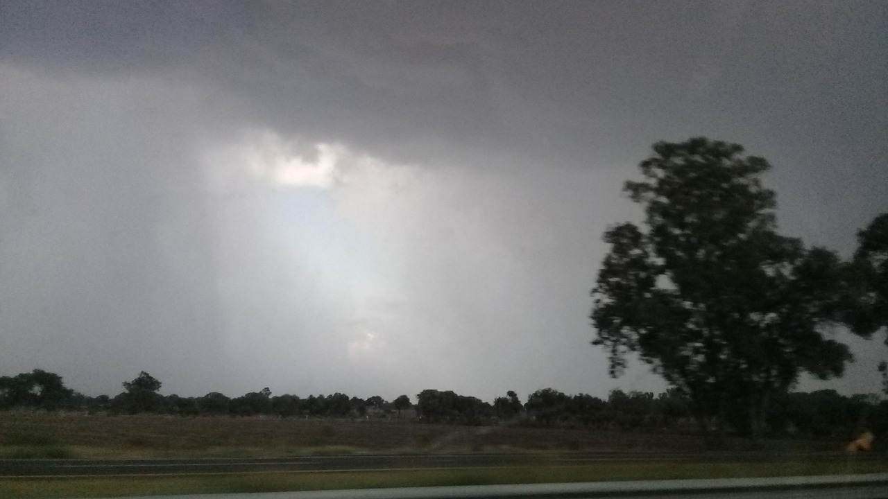Wettervorhersage: Wolken und Regen mit sinkenden Temperaturen