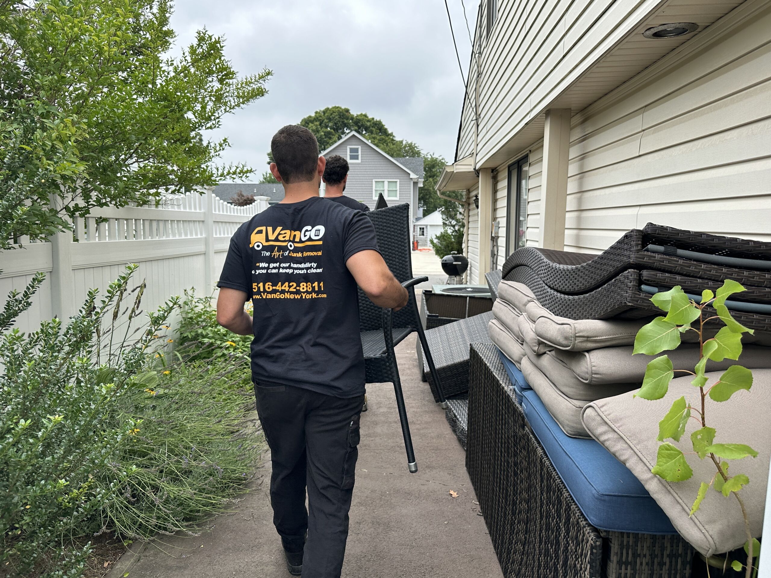 إزالة إعلانات أفلام الرعب في جاكرتا