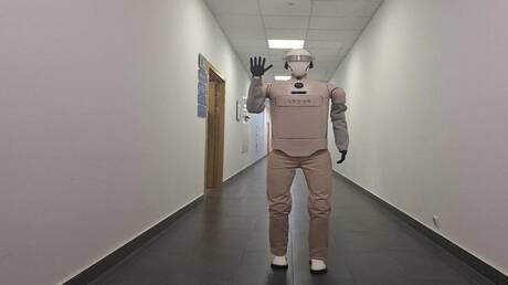 موسكو تعرض ساعي آلي بشري الشكل في مهرجان الروبوتات