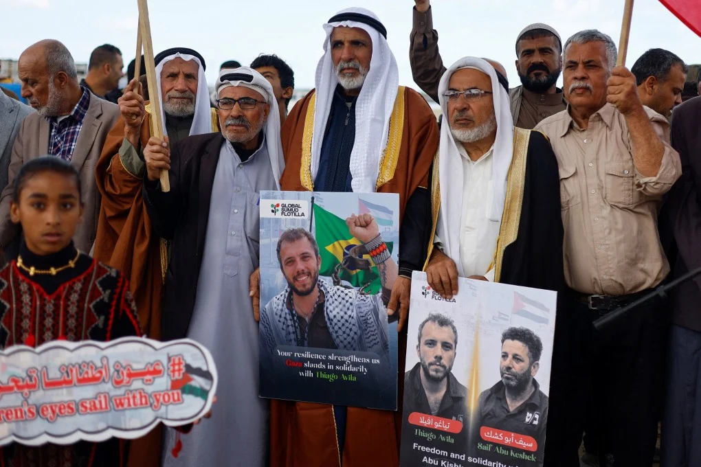 إسرائيل ترحل ناشطين بعد احتجازهم أثناء محاولة كسر الحصار عن غزة