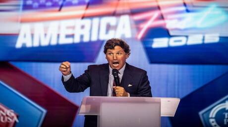 دعوة كارلسون للعسكريين الأمريكيين بعدم الامتثال لأوامر ترامب