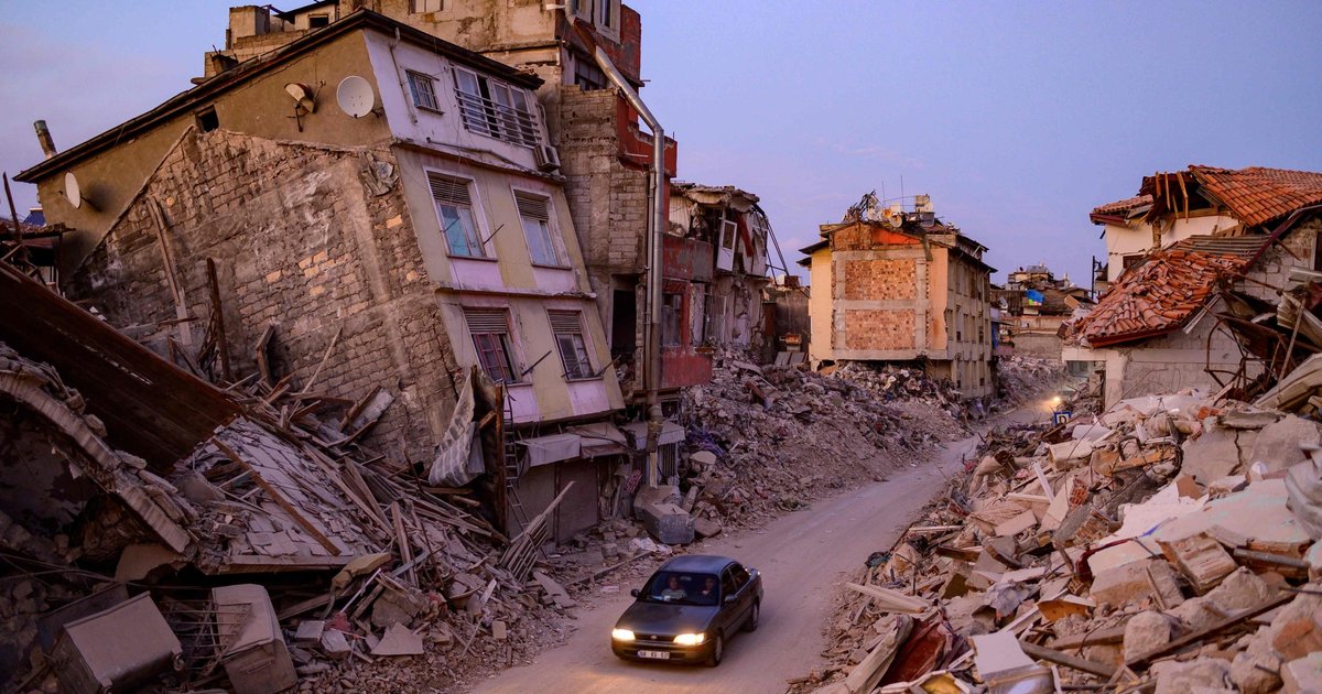 Sulawesi Earthquake 7.6 Magnitude: One Dead and Tsunami Warnings