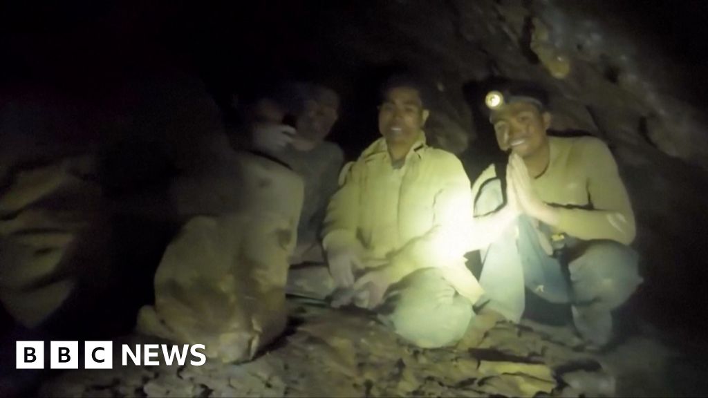 Rettung von Dorfbewohnern in überfluteter Höhle in Laos