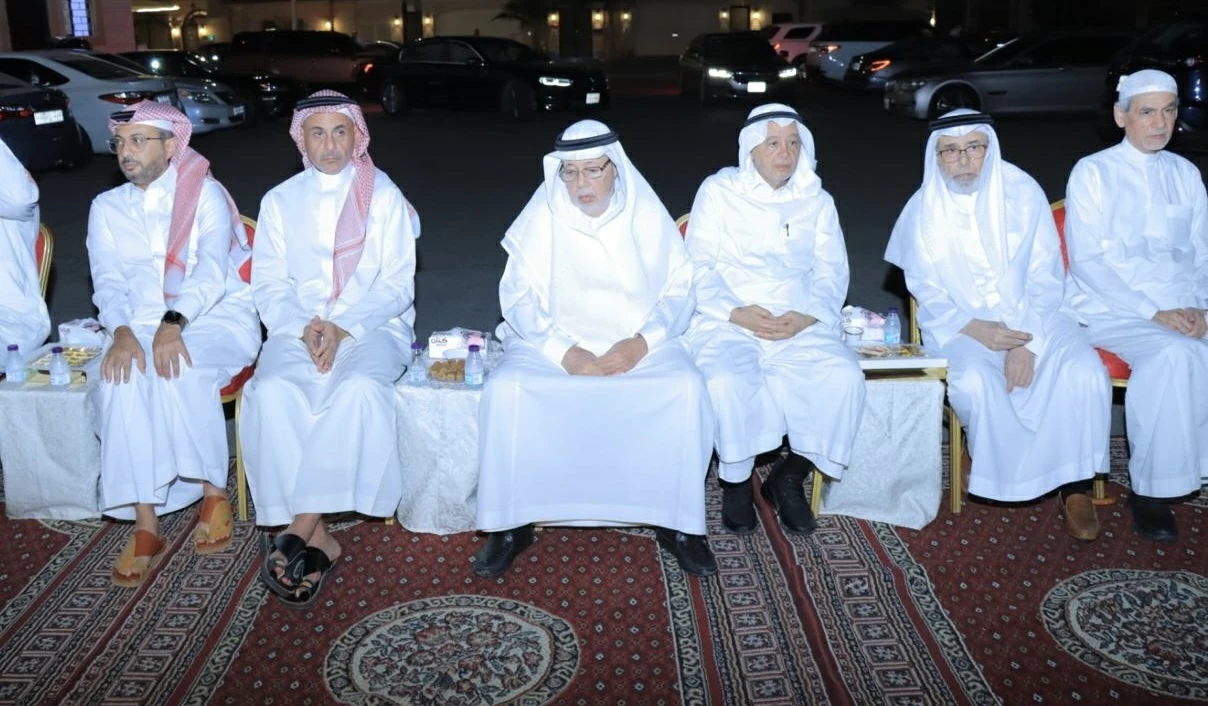 توافد المعزين على آل الدخيل وآل بكر في وفاة عبدالمجيد حامد الدخيل