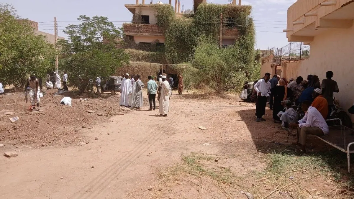 إعادة دفن جثامين قتلى الحرب في الخرطوم