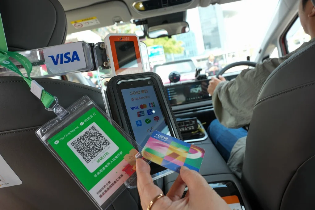 Chauffeurs de taxi à Hong Kong adoptent le paiement électronique