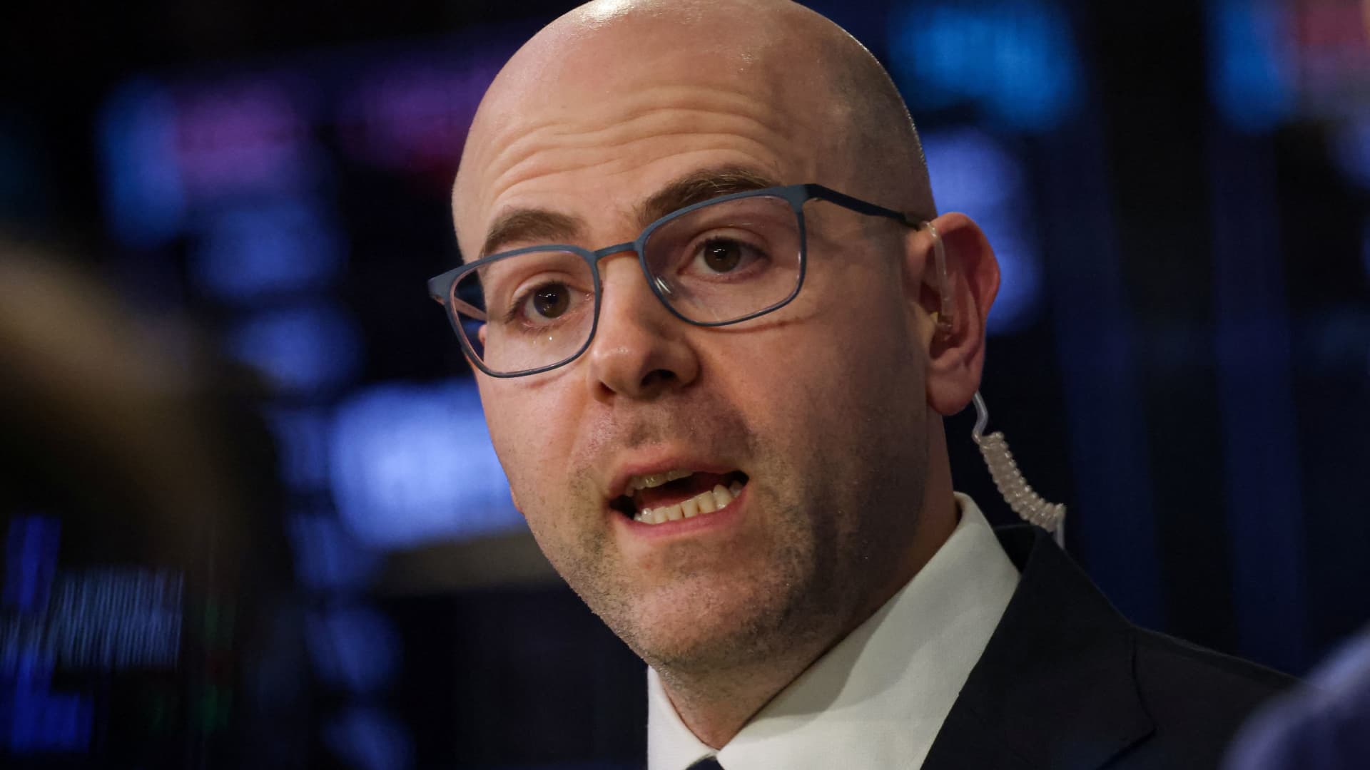 Federal Reserve Interest Rate Cuts Supported by Governor