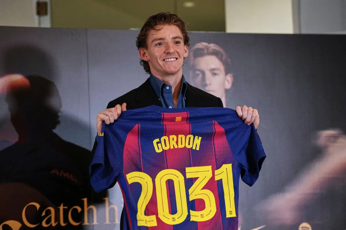 برشلونة يتعاقد مع أنتوني جوردون لمدة خمسة أعوام
