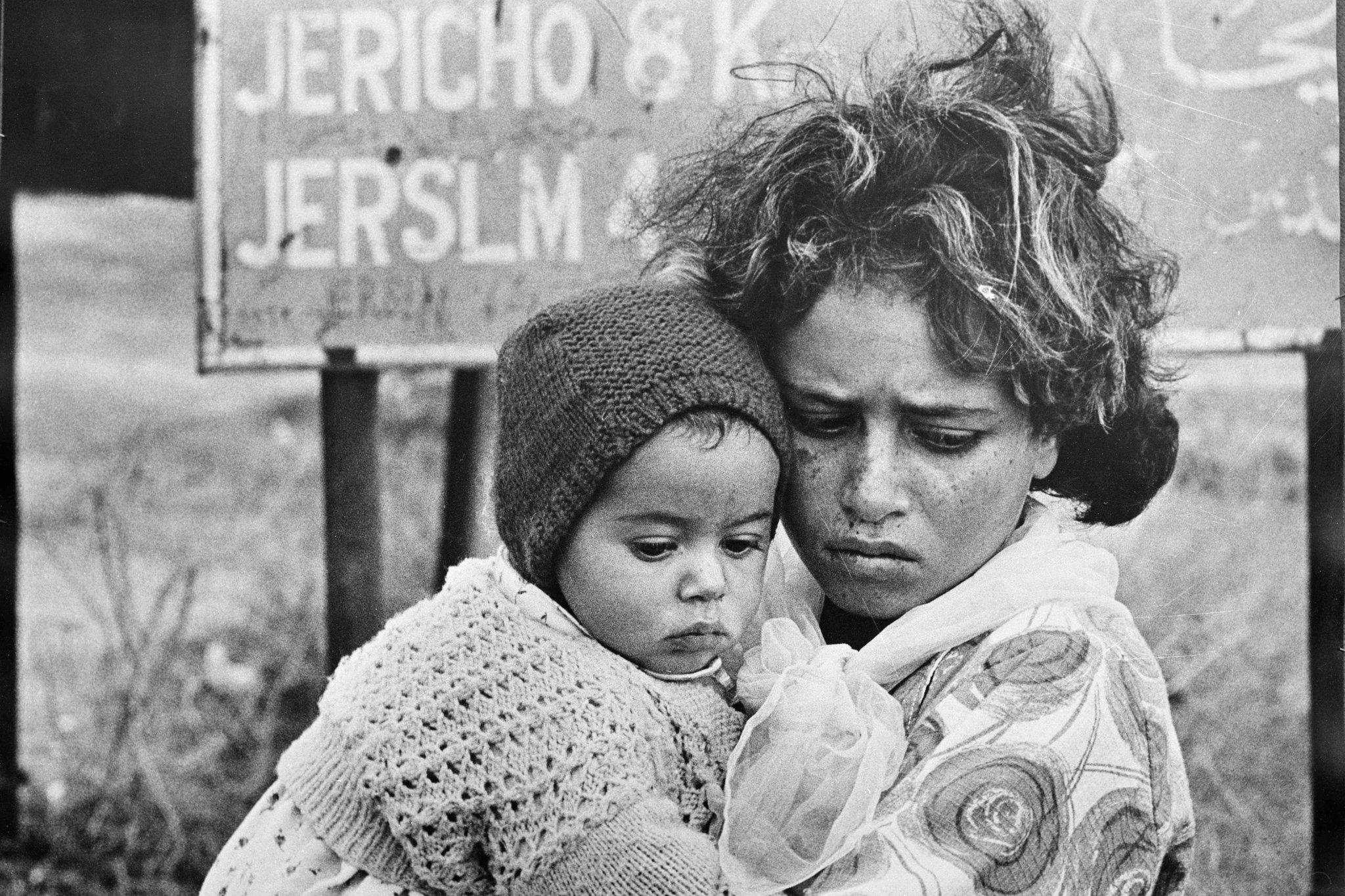 احتجاز الفلسطينيين على معبر اللنبي تحت الاحتلال